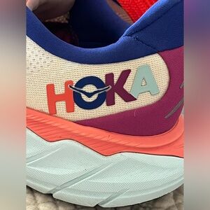 HOKA women’s size  8.5 Arahi 6